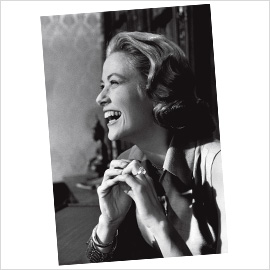 モナコ王室に嫁いだグレース・ケリーの婚約指輪は、カルティエ製のダイヤモンドだった。© Dennis Stock / Magnum Photos