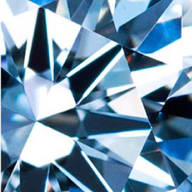センターダイヤモンドは4Cの「カット」項目で最高評価を取得。小さな一粒も厳格な基準をクリア。